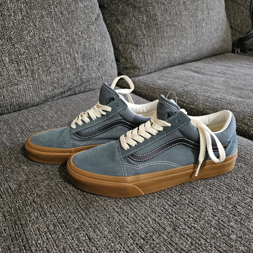 Vans Suede Low-Top Sneakers in Blue with Gum Sole